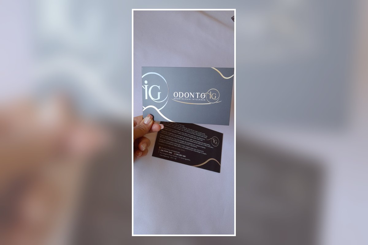 Cartão institucional personalizado produzido pela Gráfica Intromaker