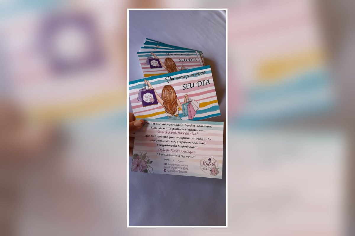 Cartão promocional personalizado para boutique produzido pela Gráfica Intromaker